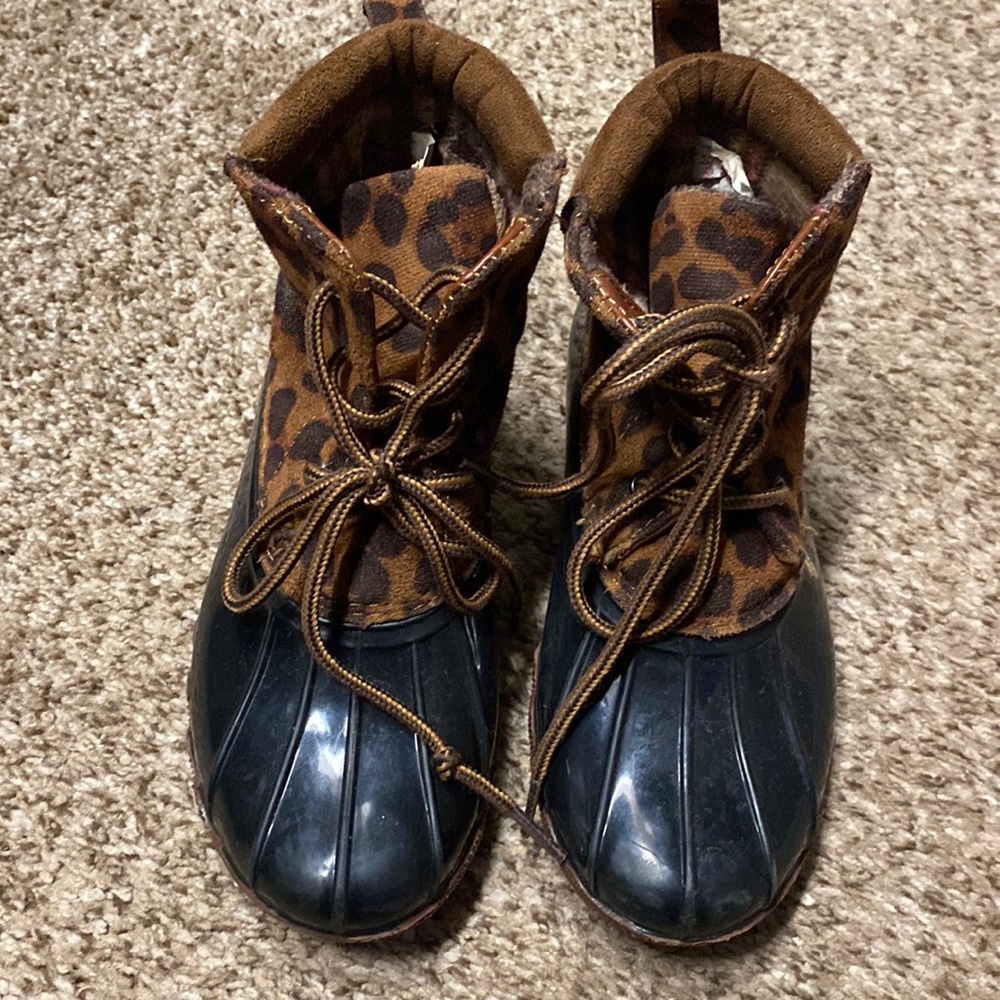 Girls black and cheetah print rain boots size 2